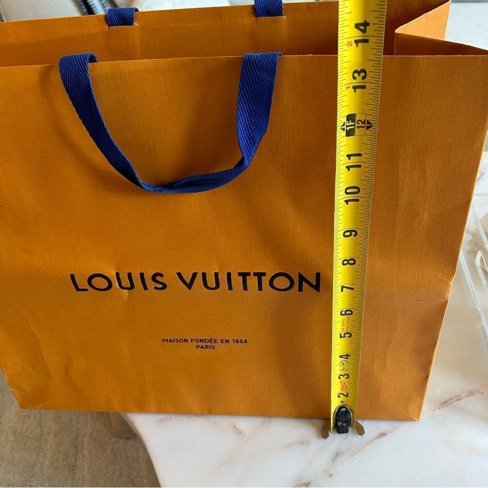 Louis Vuitton Gift Bag - Picture 4 of 5